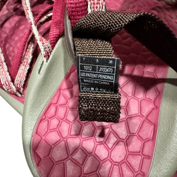 Chaco Cycloid Scale Berry US Women’s 7 Strappy Backlass Sandal  Burgundy Hiking - Picture 11 of 13